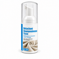 Détachant shampouineuse pour tissus avec pompe doseuse, présenté sur fond blanc, conçu pour nettoyer et rafraîchir les textiles en douceur