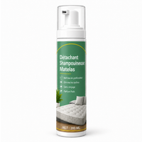 Flacon de détachant shampouineuse pour matelas, présenté seul sur fond blanc, avec pompe doseuse et étiquette verte indiquant une action nettoyante en profondeur, et sans rinçage